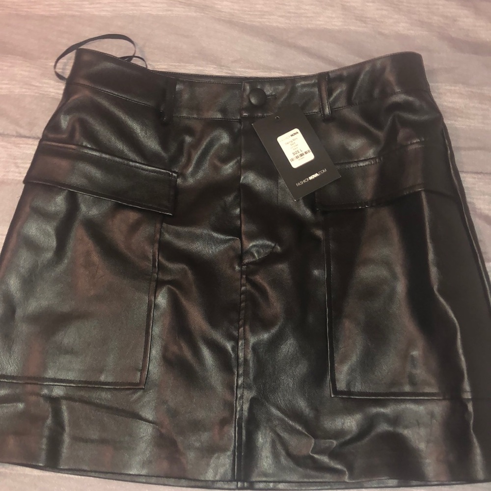 FASHION NOVA NWT DARING MINI SKIRT BLACK